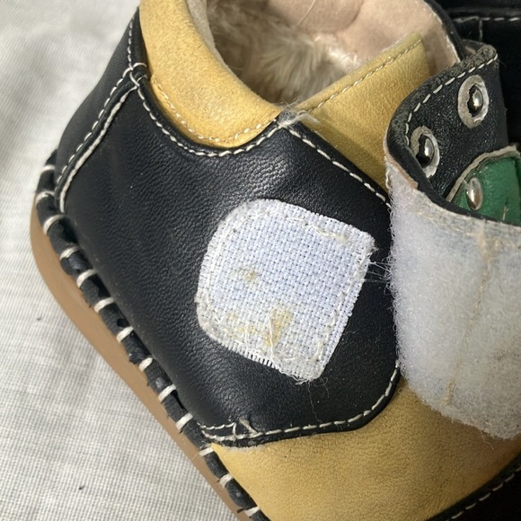 Baby size 14 leather cozy fuzzy lined Velcro tie shoes with rubber sole - Picture 8 of 15